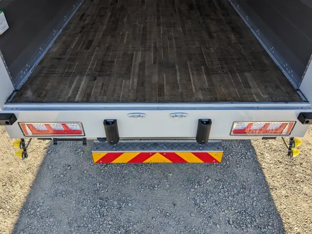 いすゞ ギガ 2PG-CYJ77D(8x4)の写真10