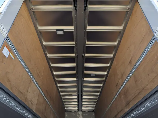 いすゞ ギガ 2PG-CYJ77D(8x4)の写真13