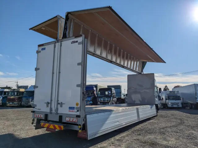 いすゞ ギガ 2PG-CYJ77D(8x4)の写真36