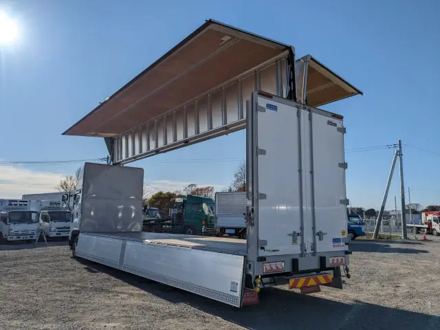 いすゞ ギガ 2PG-CYJ77D(8x4)の写真38