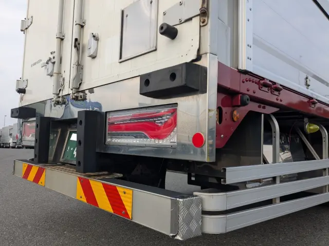 日野 プロフィア 2DG-FR1AHG(6x2)の写真8