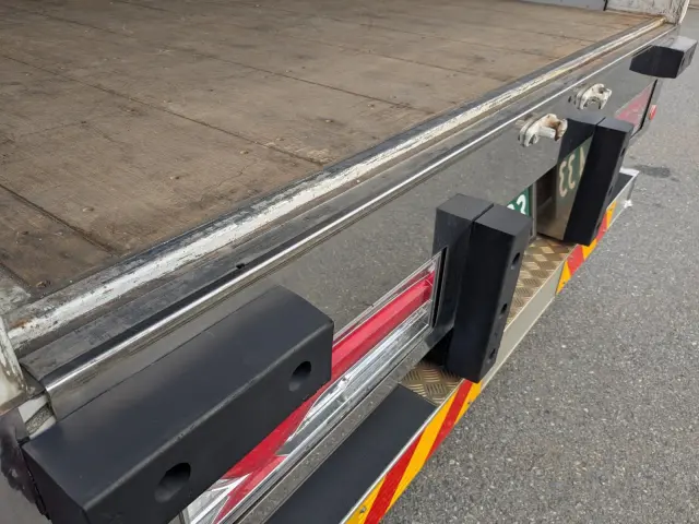 日野 プロフィア 2DG-FR1AHG(6x2)の写真11