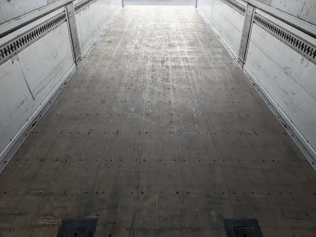 日野 プロフィア 2DG-FR1AHG(6x2)の写真19