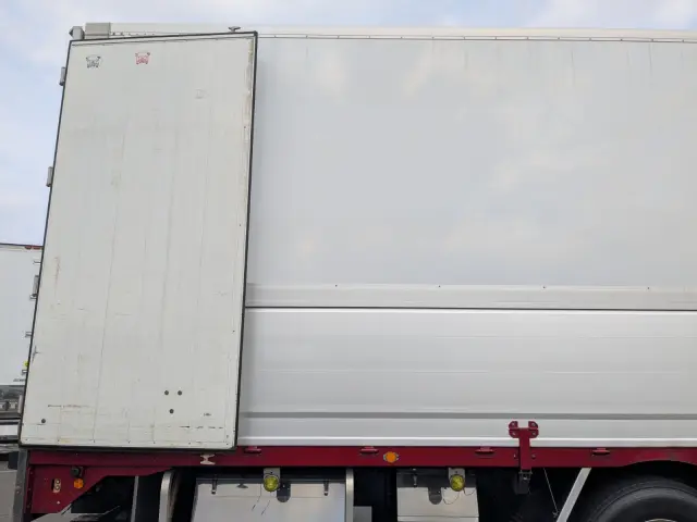 日野 プロフィア 2DG-FR1AHG(6x2)の写真26