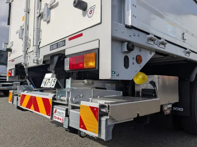 三菱 キャンター 2PG-FEB80(2WD)の写真8