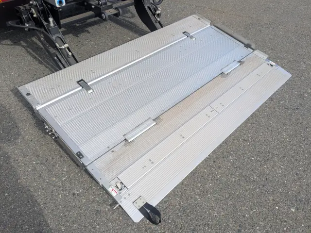 三菱 キャンター 2PG-FEB80(2WD)の写真10