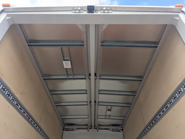 三菱 キャンター 2PG-FEB80(2WD)の写真11