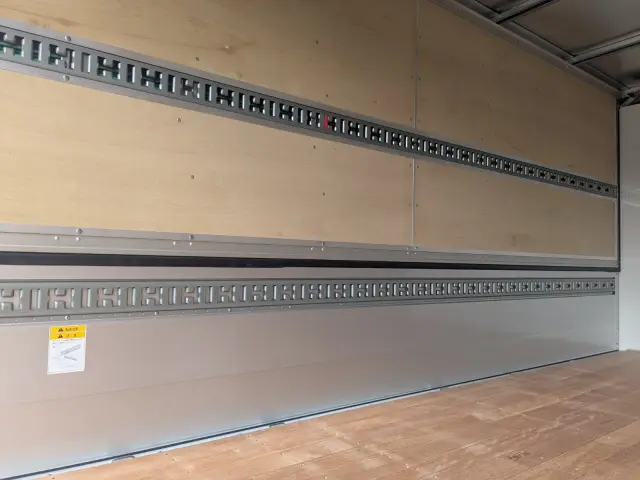 三菱 キャンター 2PG-FEB80(2WD)の写真15