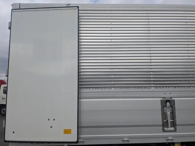 三菱 キャンター 2PG-FEB80(2WD)の写真27