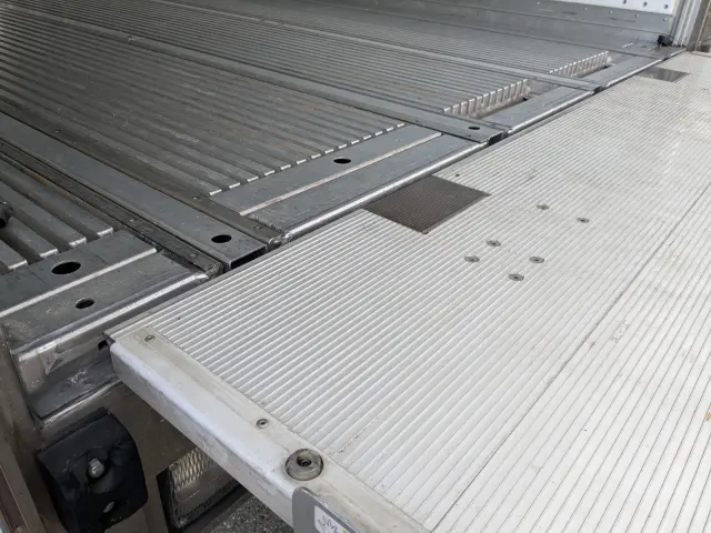 日野 プロフィア 2KG-FD2ABG(2WD)の写真12