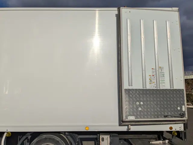 日野 プロフィア 2KG-FD2ABG(2WD)の写真24