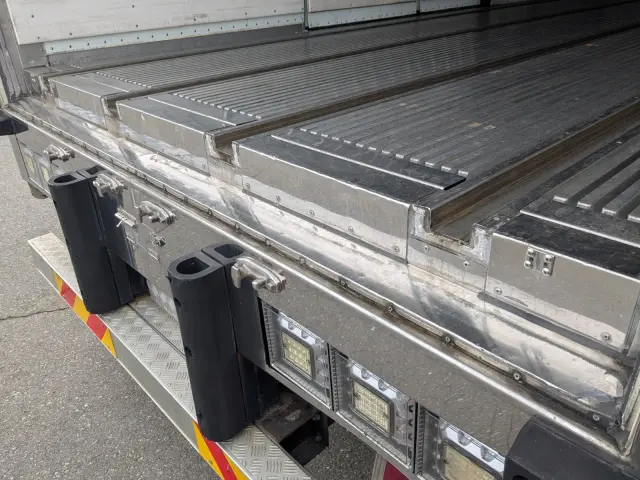 日野 プロフィア 2DG-FR1AHG(6x2)の写真11