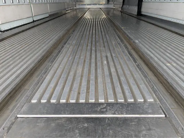 日野 プロフィア 2DG-FR1AHG(6x2)の写真14