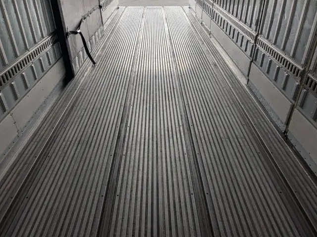 日野 プロフィア 2DG-FR1AHG(6x2)の写真19