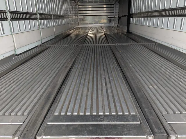 日野 プロフィア 2DG-FR1AHG(6x2)の写真21