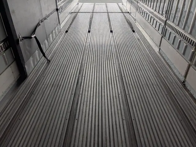 日野 プロフィア 2DG-FR1AHG(6x2)の写真22