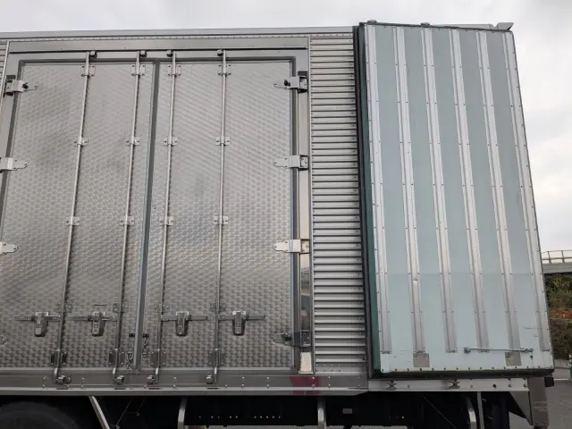 日野 プロフィア 2DG-FR1AHG(6x2)の写真23