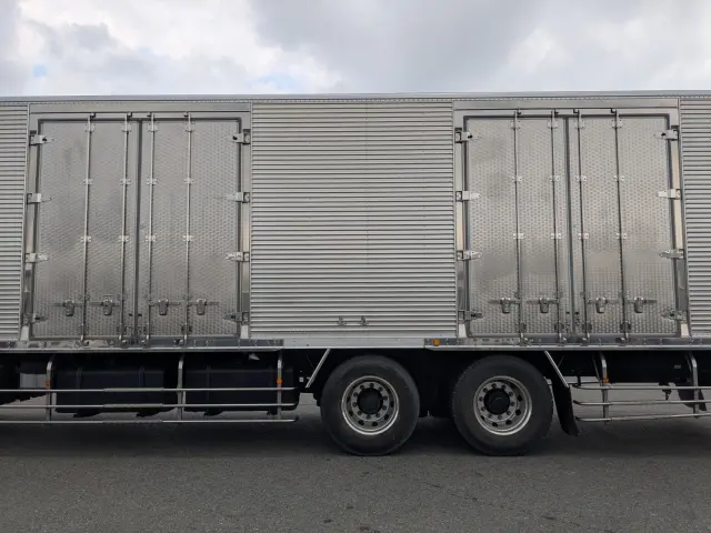 日野 プロフィア 2DG-FR1AHG(6x2)の写真27