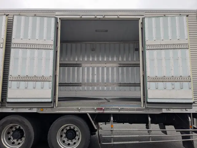 日野 プロフィア 2DG-FR1AHG(6x2)の写真31