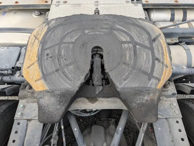 日野 プロフィア QPG-SH1EDDG(2WD)の写真13