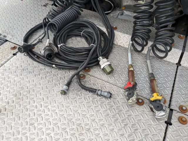 日野 プロフィア QPG-SH1EDDG(2WD)の写真15