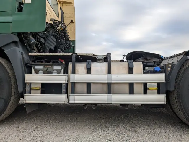 日野 プロフィア QPG-SH1EDDG(2WD)の写真19