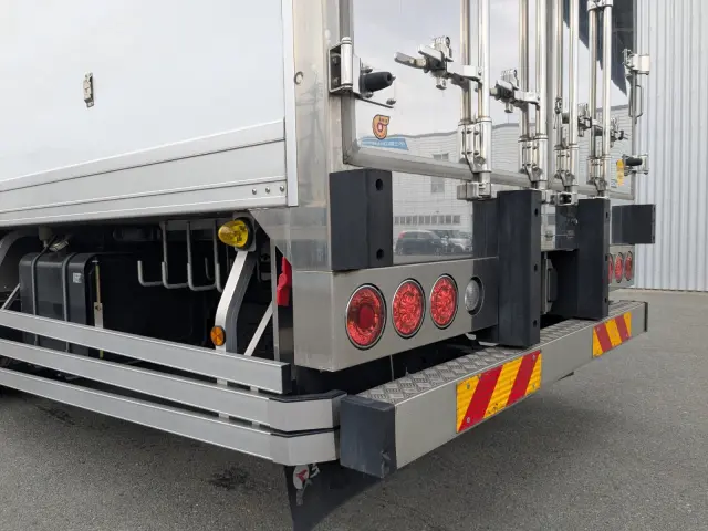 日野 プロフィア 2DG-FR1AHB(6x2)の写真6