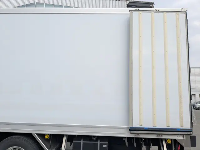 日野 プロフィア 2DG-FR1AHB(6x2)の写真10