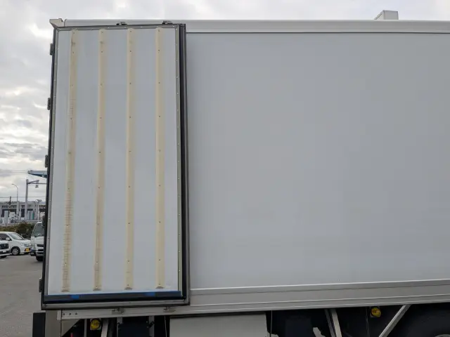 日野 プロフィア 2DG-FR1AHB(6x2)の写真17