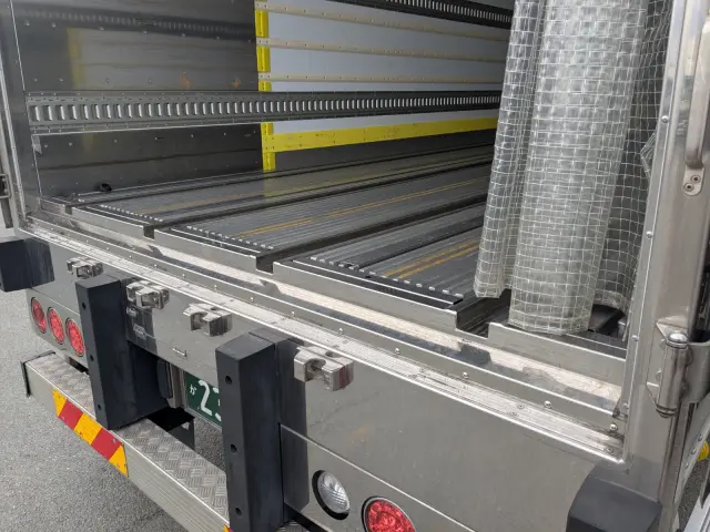 日野 プロフィア 2DG-FR1AHB(6x2)の写真21