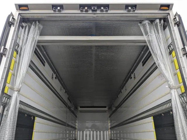 日野 プロフィア 2DG-FR1AHB(6x2)の写真22