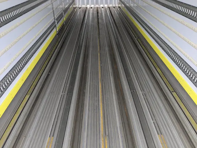 日野 プロフィア 2DG-FR1AHB(6x2)の写真23