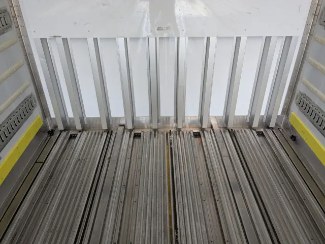 日野 プロフィア 2DG-FR1AHB(6x2)の写真24