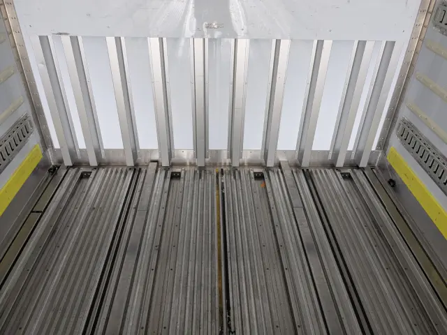 日野 プロフィア 2DG-FR1AHB(6x2)の写真25