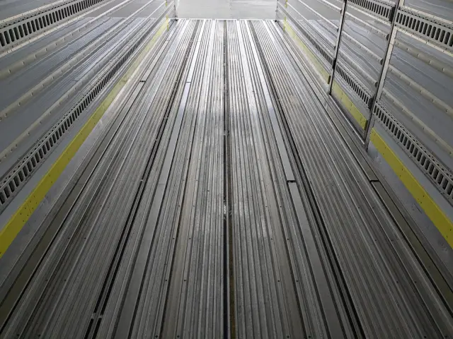 日野 プロフィア 2DG-FR1AHB(6x2)の写真27