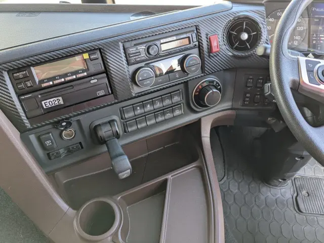 日野 プロフィア 2DG-FR1AHB(6x2)の写真35