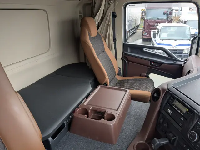 日野 プロフィア 2DG-FR1AHB(6x2)の写真36