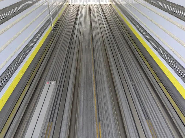 日野 プロフィア 2DG-FR1AHB(6x2)の写真39