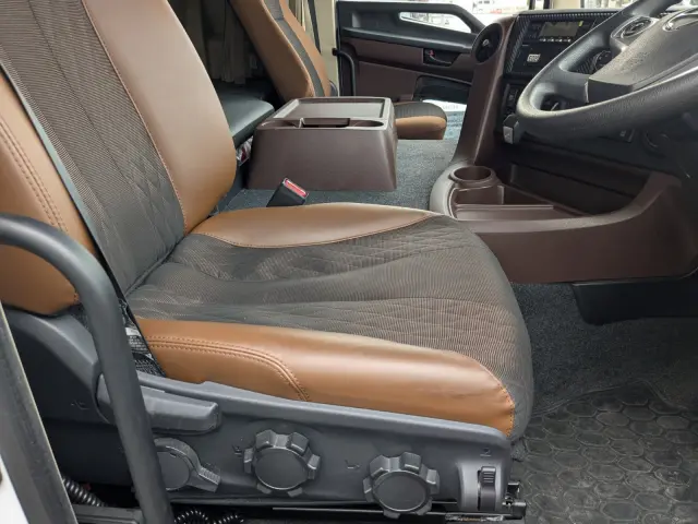 日野 プロフィア 2DG-FR1AHB(6x2)の写真39