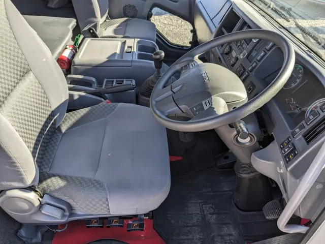 いすゞ フォワード 2RG-FRR90S2(2WD)の写真25