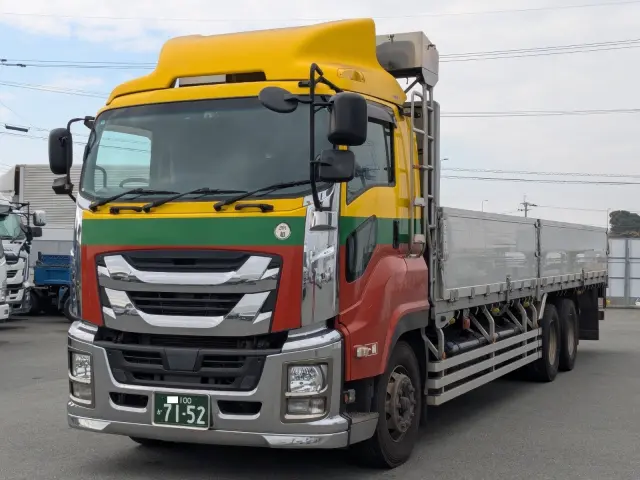 いすゞ ギガ QKG-CYL77B(6x2)の写真1