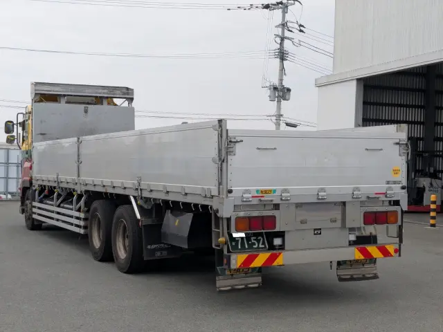 いすゞ ギガ QKG-CYL77B(6x2)の写真4