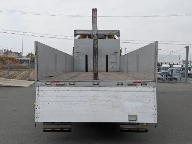 いすゞ ギガ QKG-CYL77B(6x2)の写真9