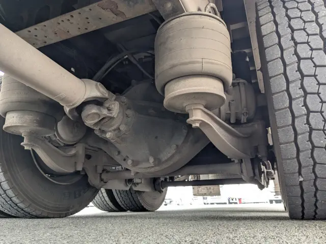 いすゞ ギガ QKG-CYL77B(6x2)の写真12