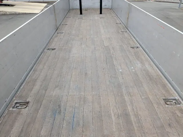 いすゞ ギガ QKG-CYL77B(6x2)の写真18