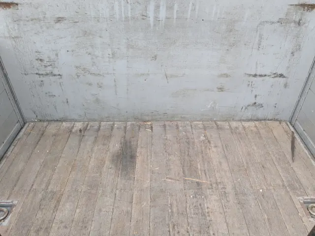 いすゞ ギガ QKG-CYL77B(6x2)の写真21