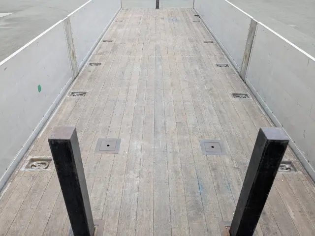 いすゞ ギガ QKG-CYL77B(6x2)の写真22