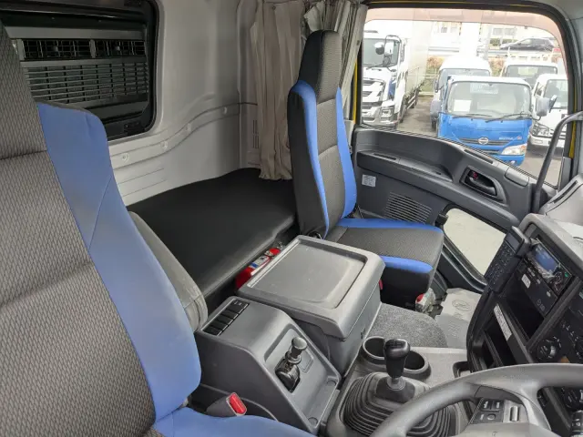 いすゞ ギガ QKG-CYL77B(6x2)の写真26