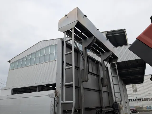 いすゞ ギガ QKG-CYL77B(6x2)の写真36