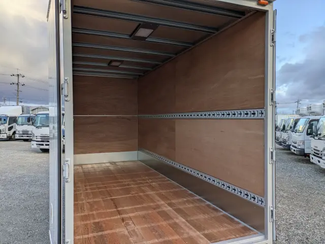 三菱 キャンター 2RG-FEAV0(2WD)の写真16